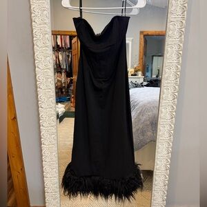 Elegant Black Strapless Dress with Feather Hem